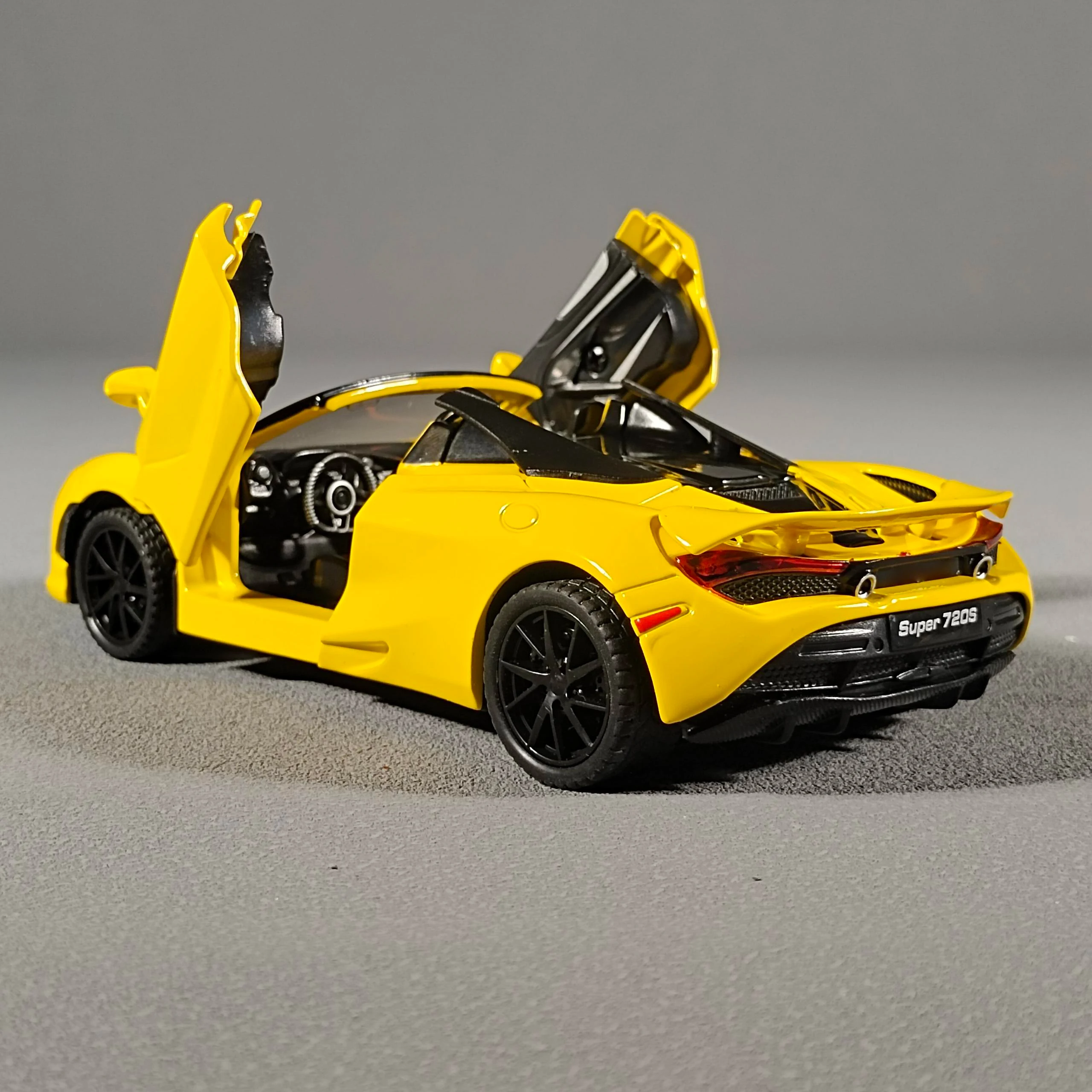 Buy Catzon 1:24 G800 Alloy Car Model With Pull-Back Functionality And Sound Light Effects-Blue