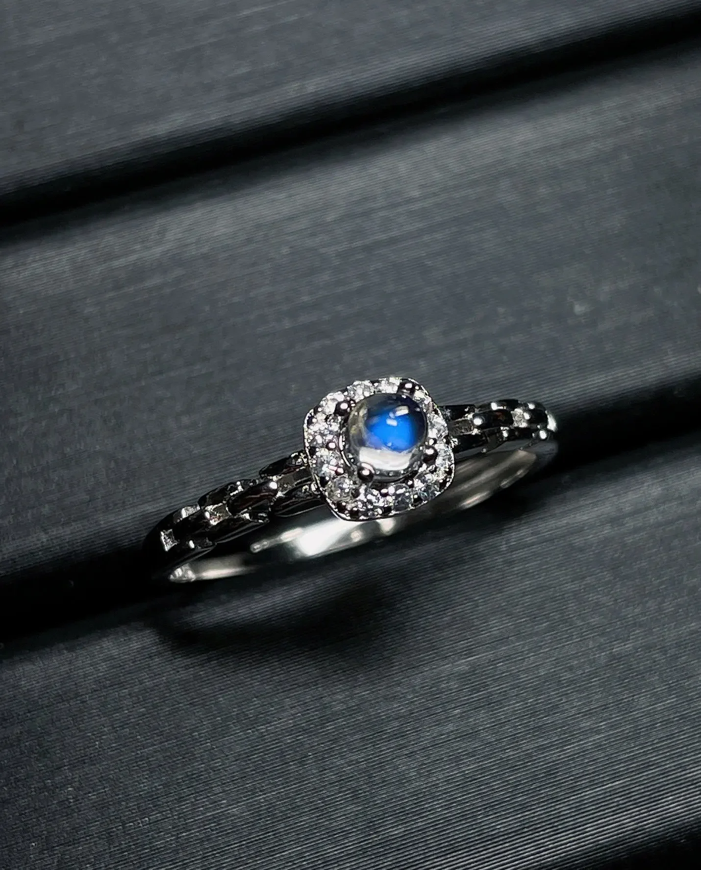 

2023 New Luxury S925 Sterling Silver Natural Indian Moonlight Stone Charm Round Opening Design Ring Without Optimized Main Stone