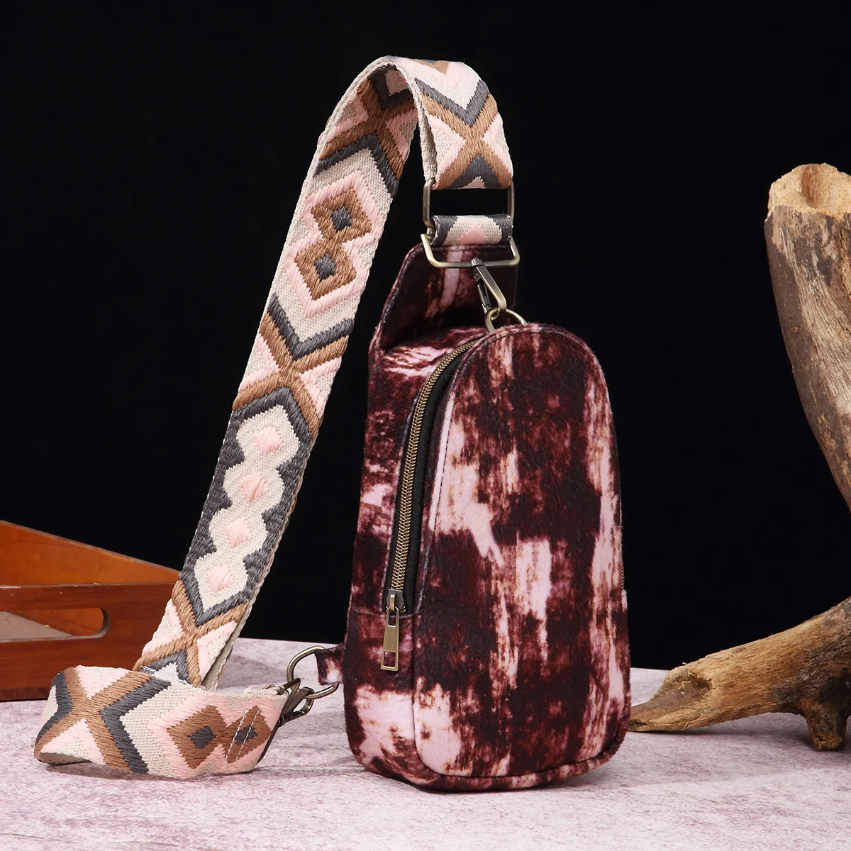 2023 New Fashion Trend Retro Chest Bag For Women Vintage PU Motif Sling Bags New Style Shoulder Crossbody Travel Hiking Daypack