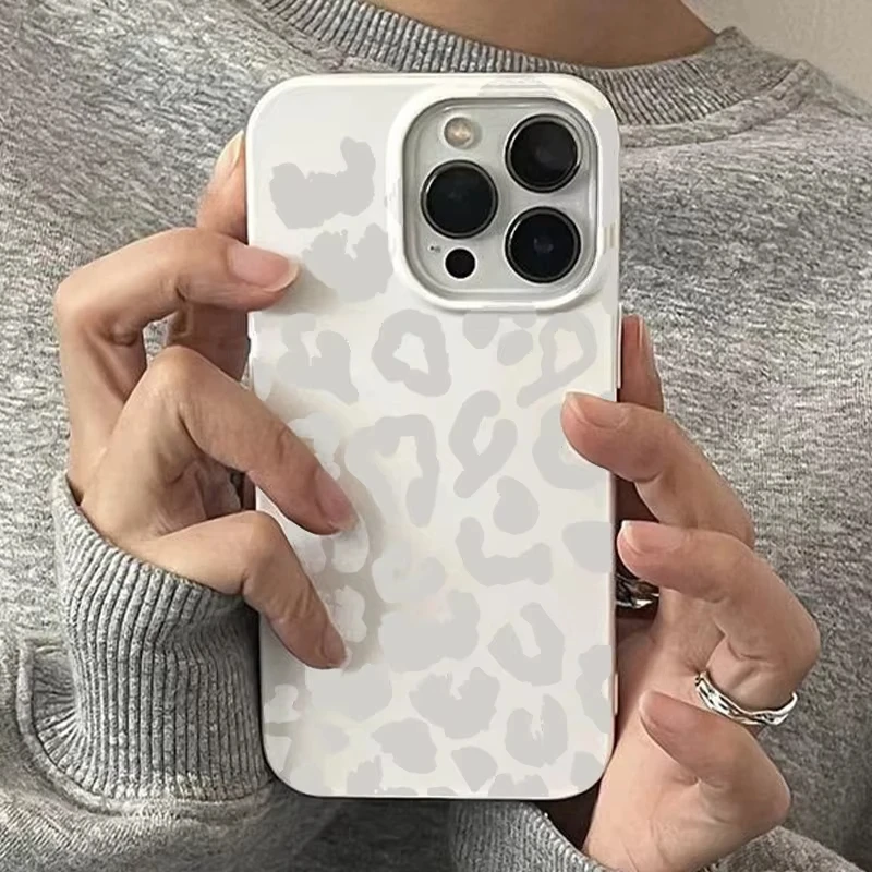 Chic Gray-White Leopard Print Phone Case Cover