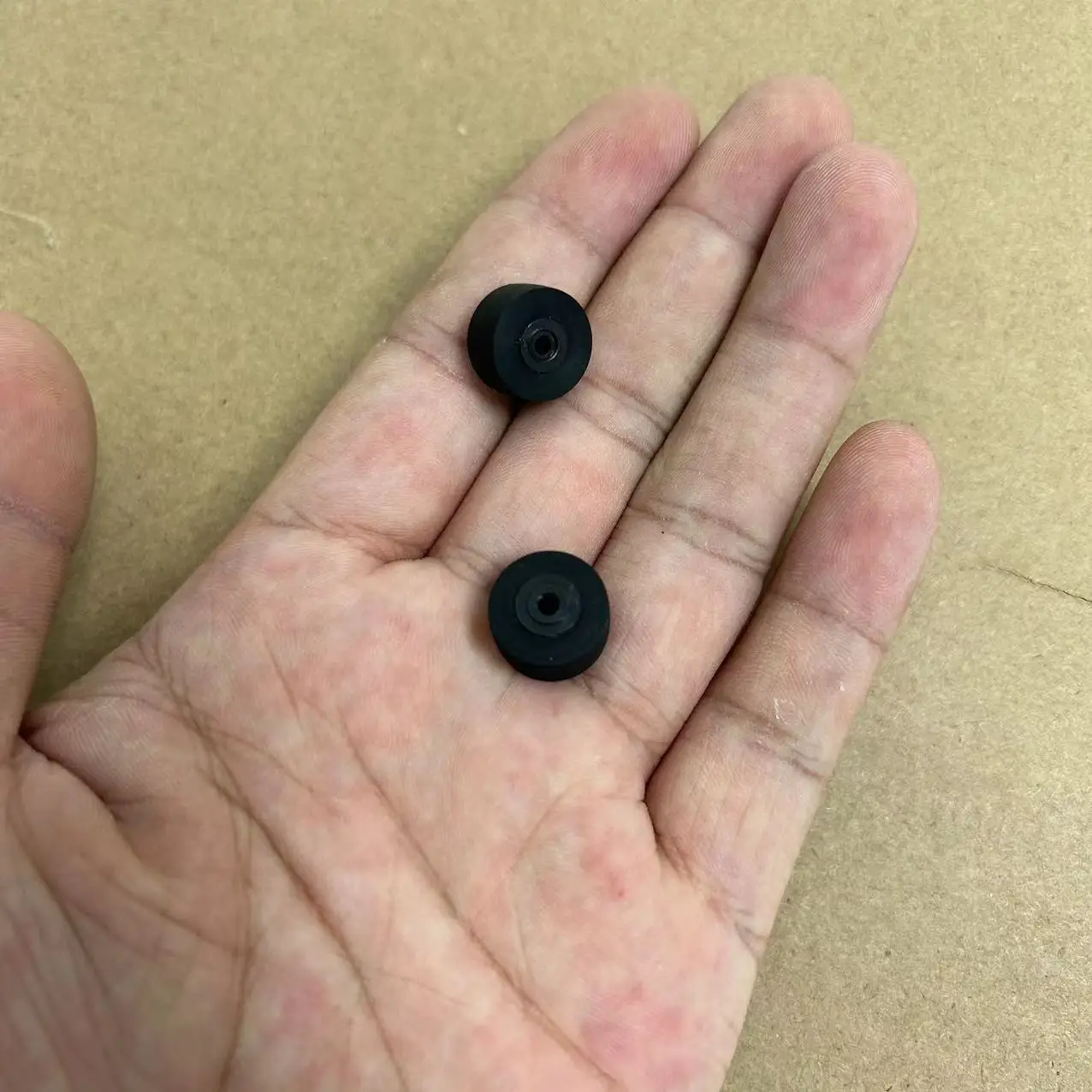 2Pcs 13×8×2Mm Original For Sharp 777 9292 6060 Stereo Pinch Roller Cassette Deck Pinch Roller Audio Press Belt Pulley