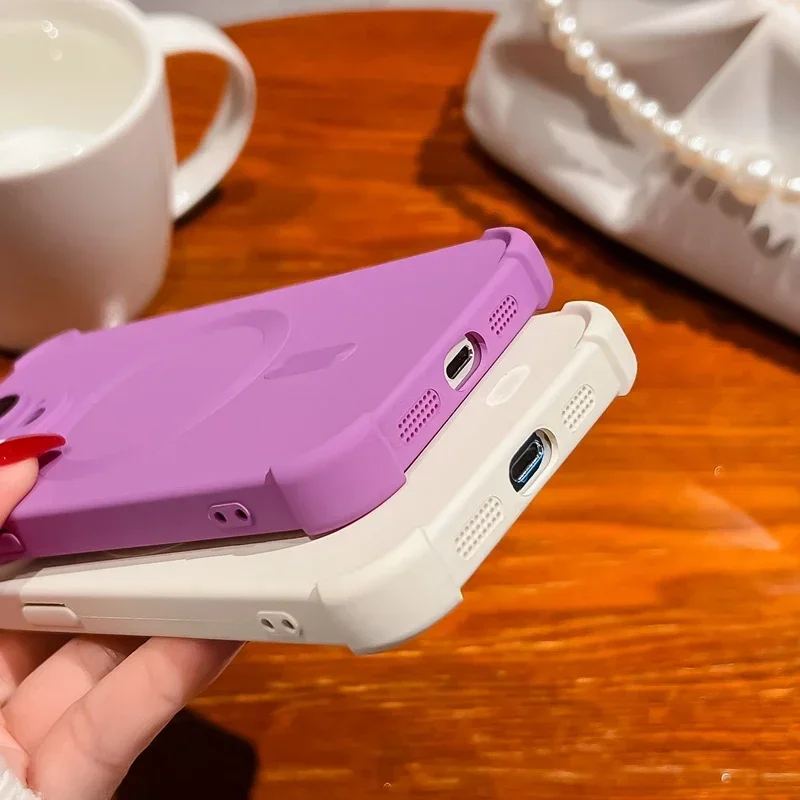 iPhone 15 14 13 12 Pro Max Plus 용 실리콘 충격 방지 소프트 케이스 Magsafe 무선 충전 매트 렌즈 보호 케이스 커버