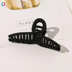 Elegant 11cm Matte Hair Claw Clip - Fashionable French Hair Accessory (Black)