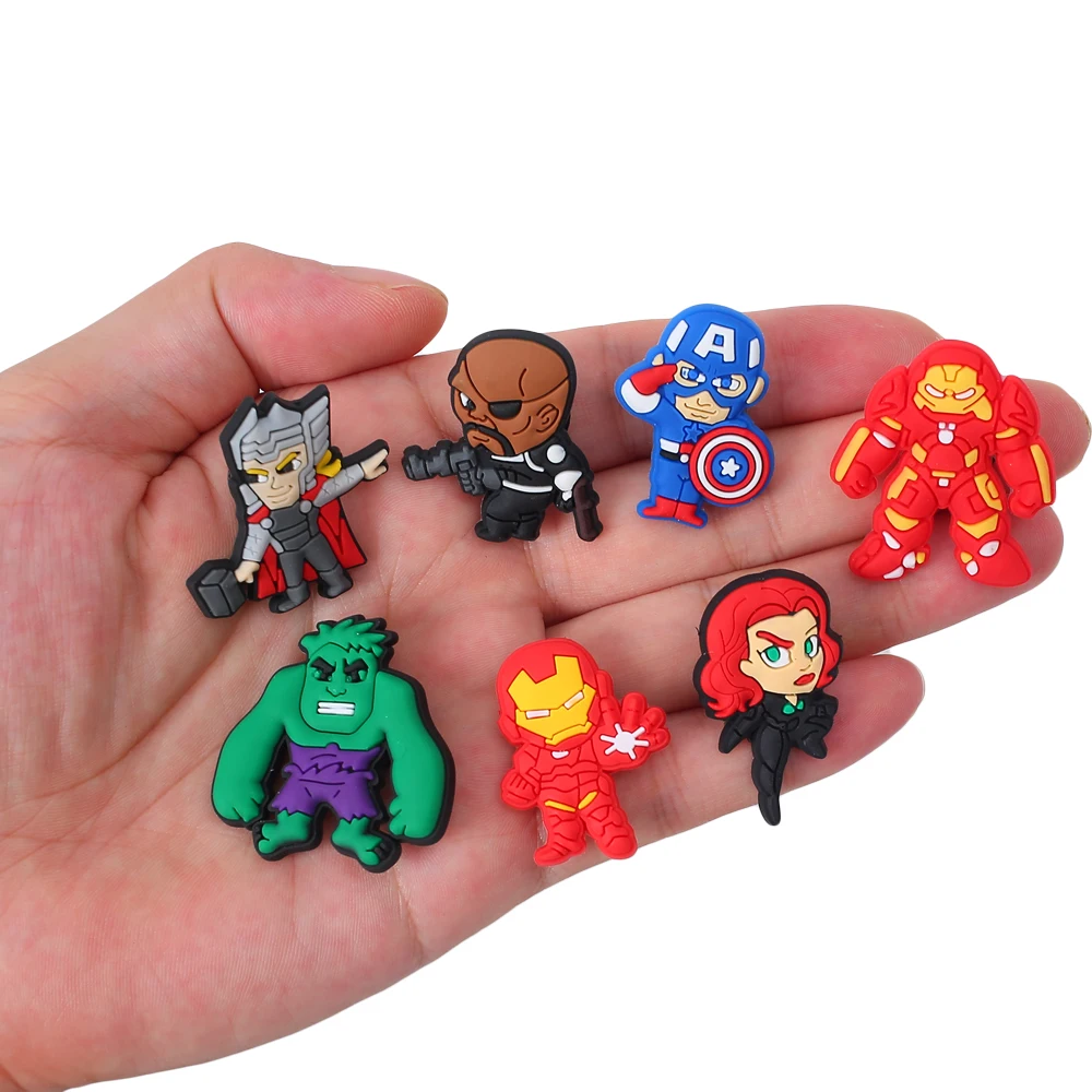 MINISO Marvel supereroi ciondoli per scarpe accessori in PVC decorazione per scarpe da cartone animato fai da te per zoccoli sandalo bambini regali di natale all'ingrosso