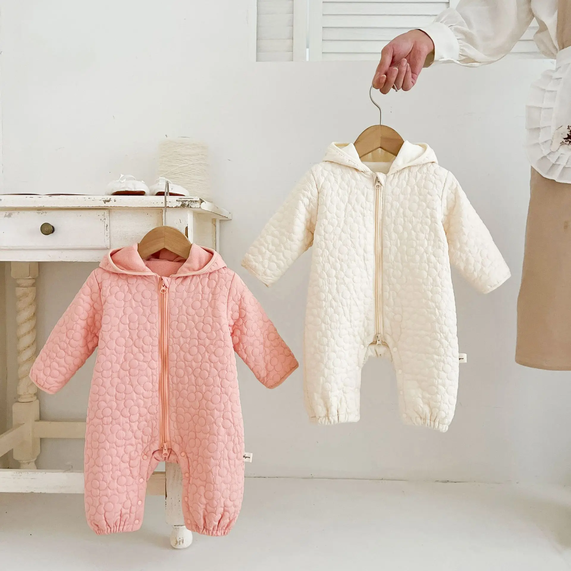 Autumn And Winter Bodysuits Warm Boys And Girls Baby Quilted Outer Clothing Newborn Hooded Onepiece Fashion Baby Clothing