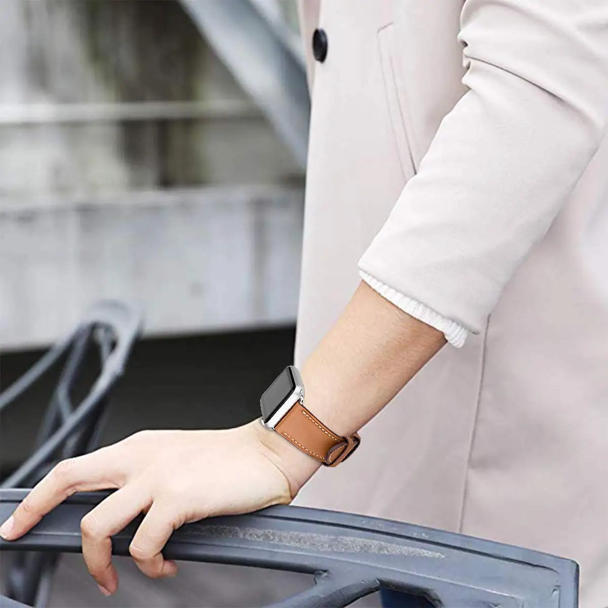 Single tour for Apple watch band 44mm 40mm 45mm 41mm 49mm 42mm Genuine Leather bracelet iWatch series 3 4 se 6 7 8 ultra 2 strap