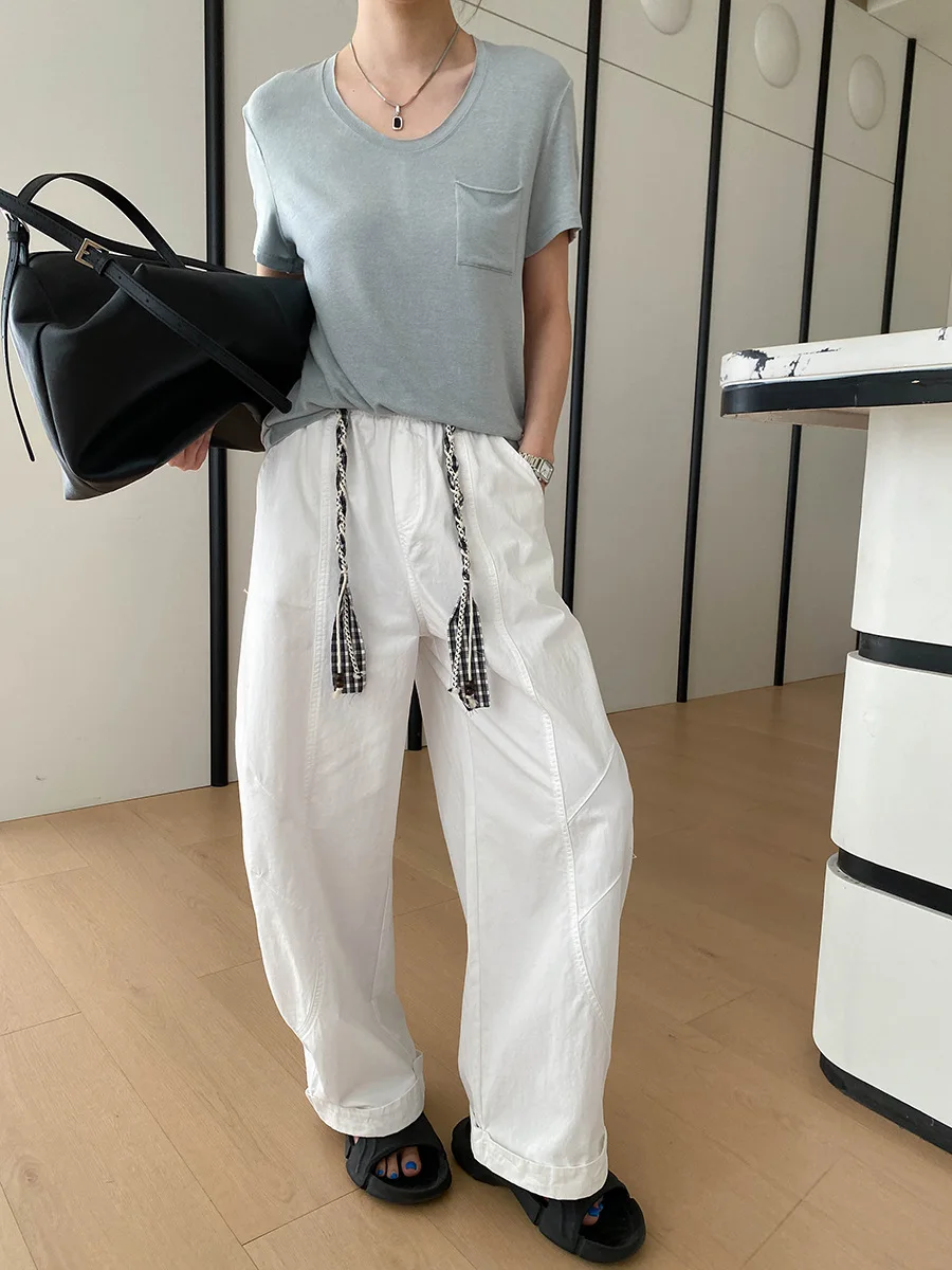 Sommerliches Damen-T-Shirt mit Rundhalsausschnitt, Tasche und lockeren kurzen Ärmeln – Detail 32