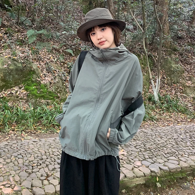 

2023 Summer Loose Trench Coat for Women, Perfect for Outdoor Hiking and Traveling