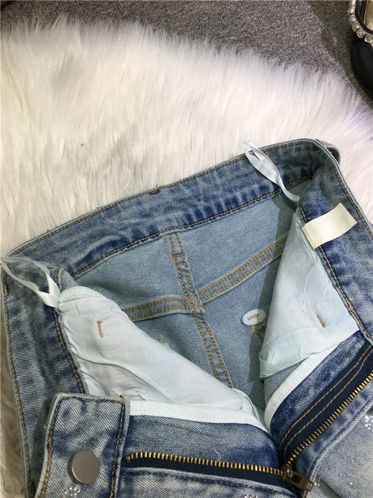 2024 Women's Summer Denim Shorts Beaded Jeans Feminine Embroidered Flower Stretch Denim Shorts Versatile Pocket Zipper Hot Pants