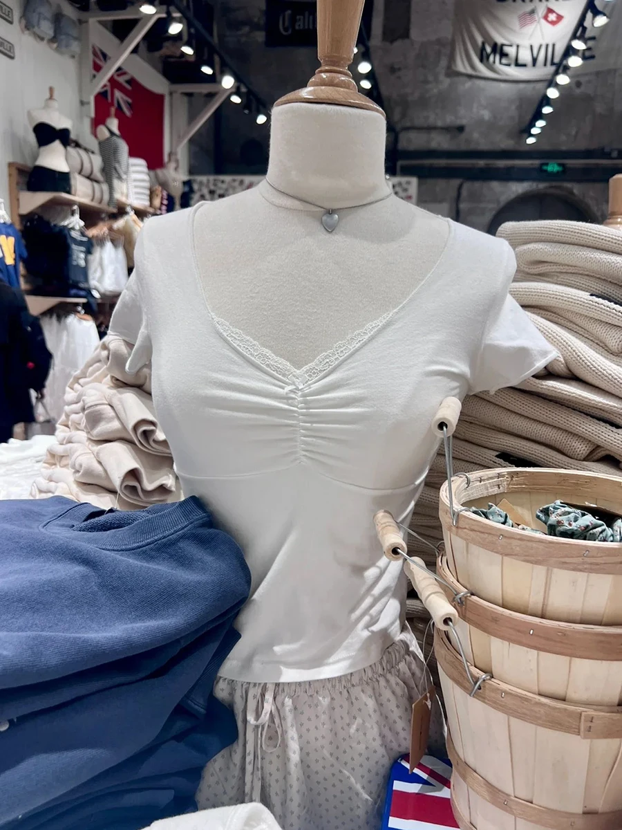 

Женский кружевной облегающий топ со складками и V-образным вырезом