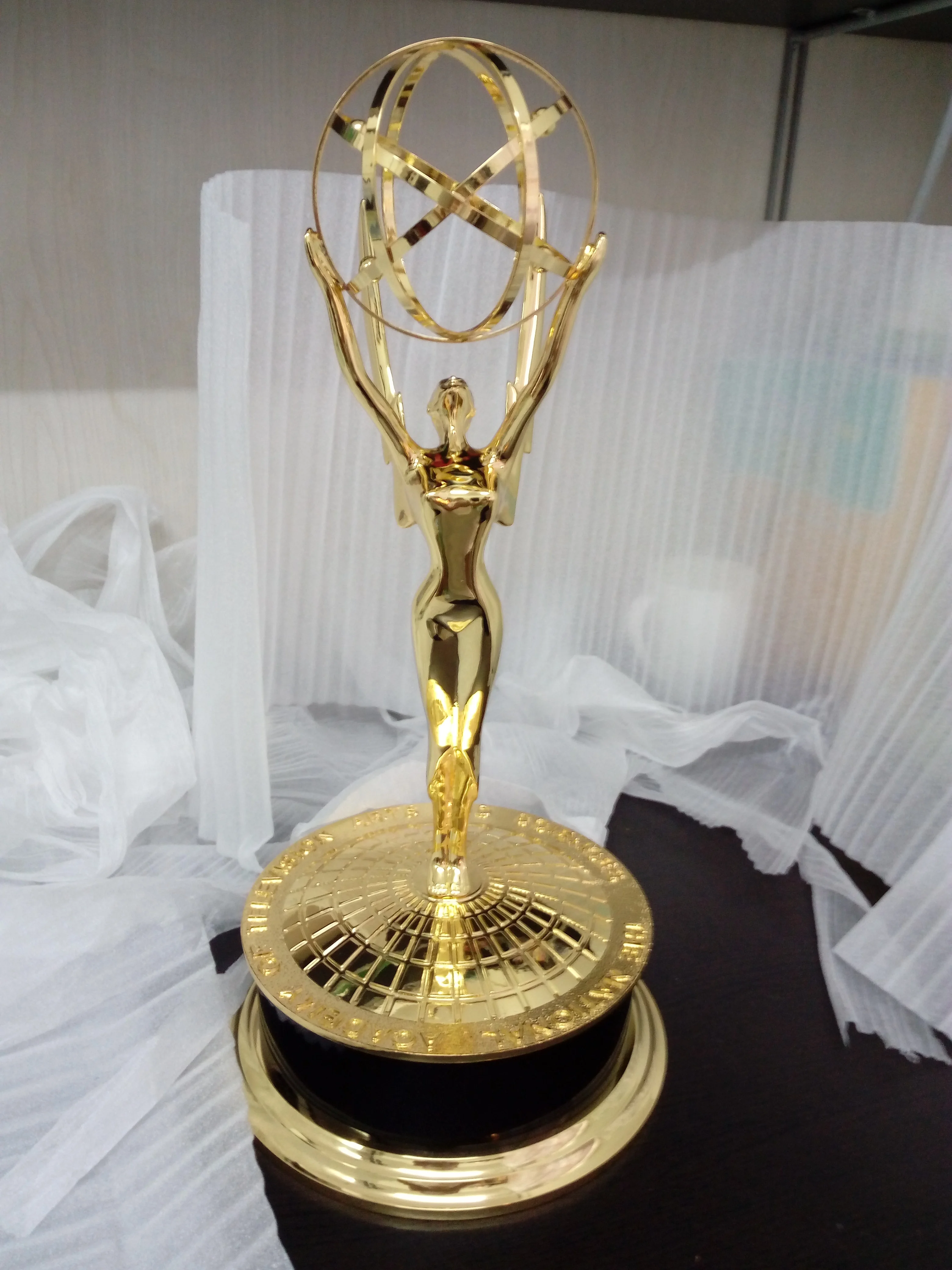 15.5 inch Height Emmy Trophy 1:1 replica Emmy Award Trophy Replica TV Zinc Alloy Souvenirs Collections Nice Gift
