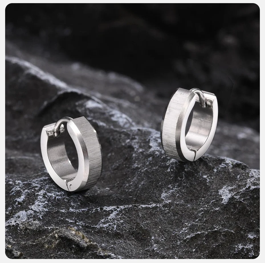 Vnox Pinsel-Edelstahl-Creolen für Männer und Jungen, kleine Creolen mit schrägem Kante, verblasst nie, silberfarbenes Metall, einfacher Schmuck – Detail 6