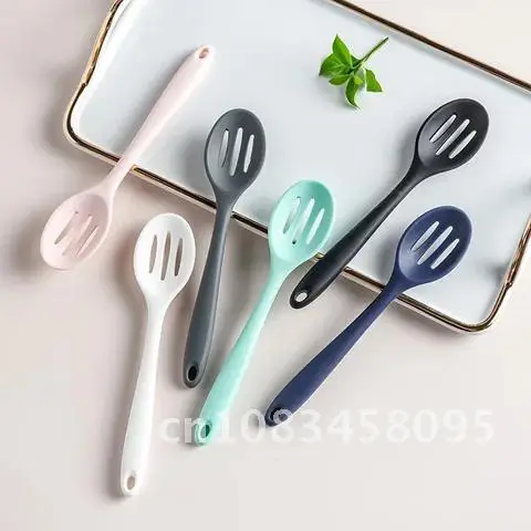 

1Pcs Kitchen Tool Heat Resistant Silicone Filter Spoon Non-Stick Cooking Strainer Colander Long Handle Durable