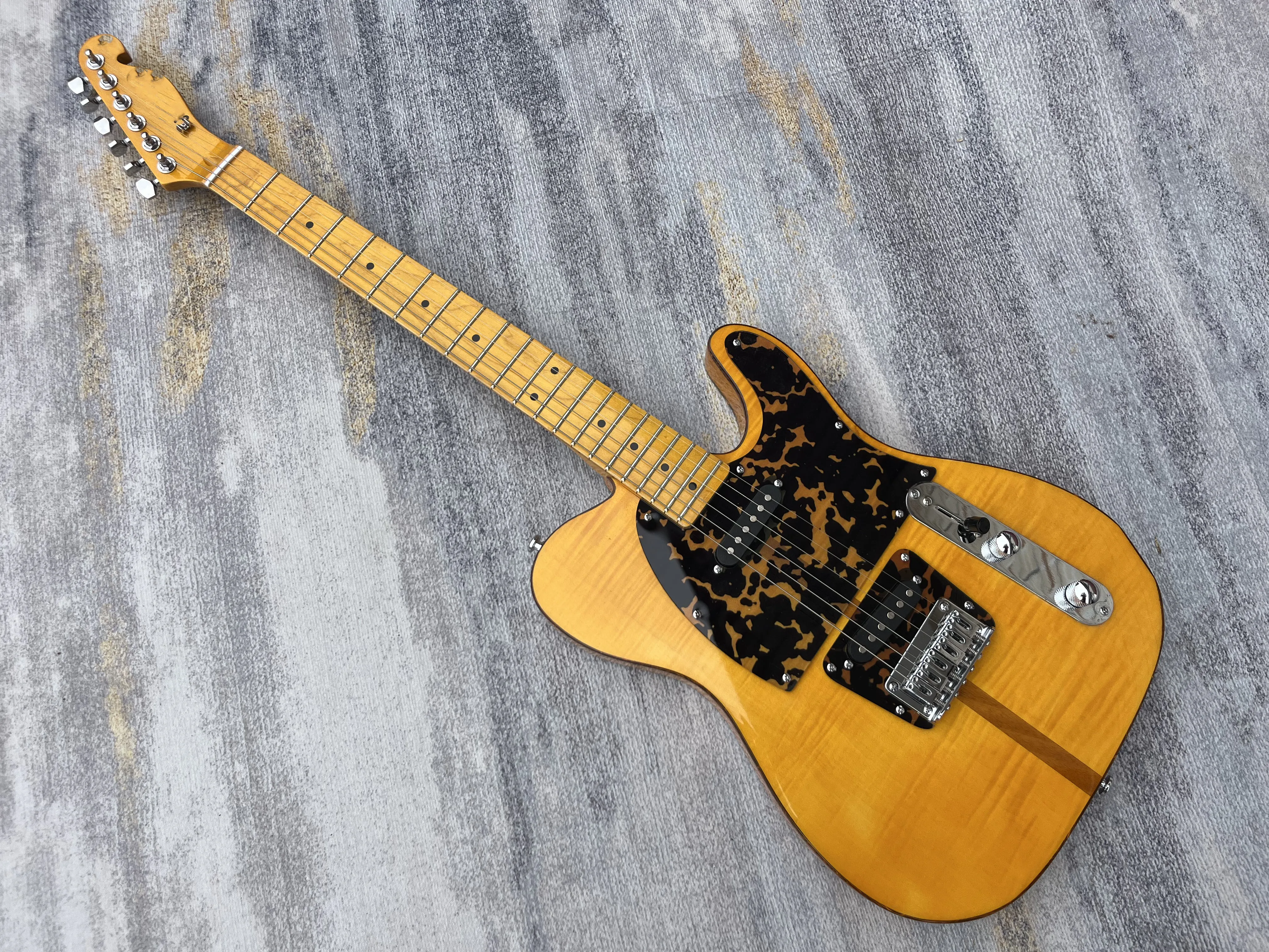 

China Electric Guitar Transpraint Yellow Color Flame Maple Top Cat Prince