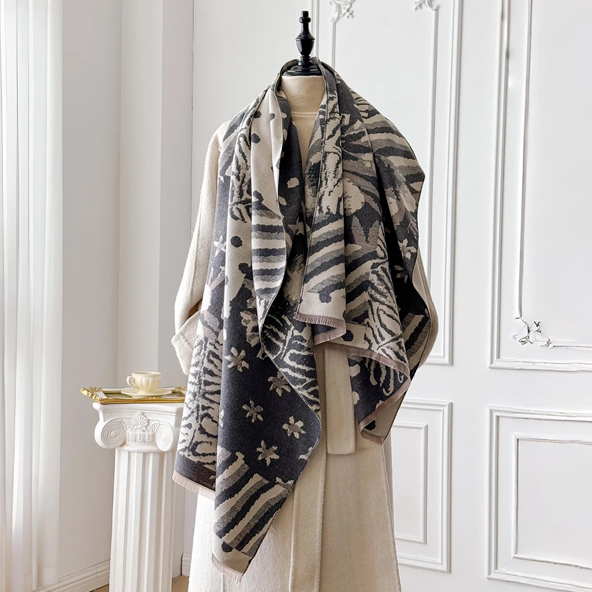 Ladies Thickened Winter Scarf Leopard Print Polka Dot Pattern Dual-Sided Faux Cashmere Jacquard Wool Pashmina Wrap for Luxury