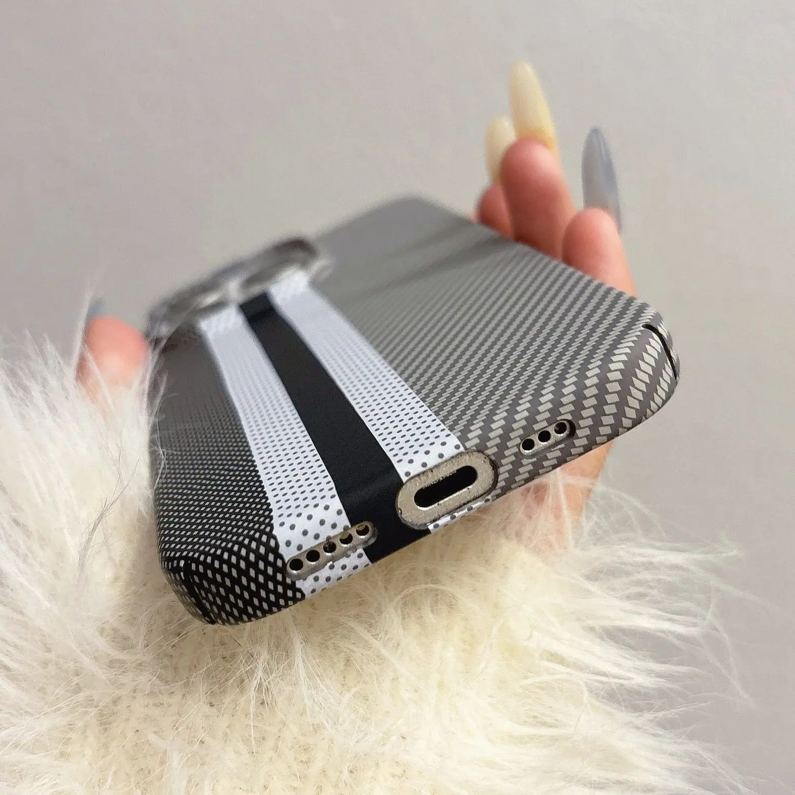 Sleek Carbon Fiber Texture Matte Shockproof Bumper Case - Slim Hard Back Cover