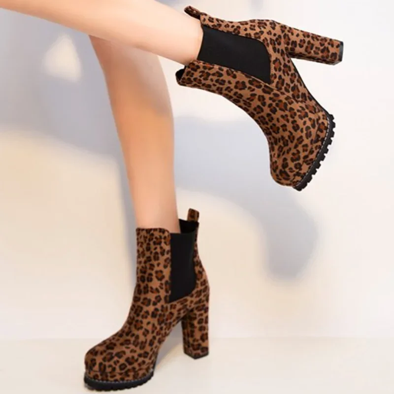 Autumn Women's Paltform Shoes Plus Size Chunky Heel Ankle Boots for Women Fashion Flock Heeled Shoes Slip on Ladies Short Boots