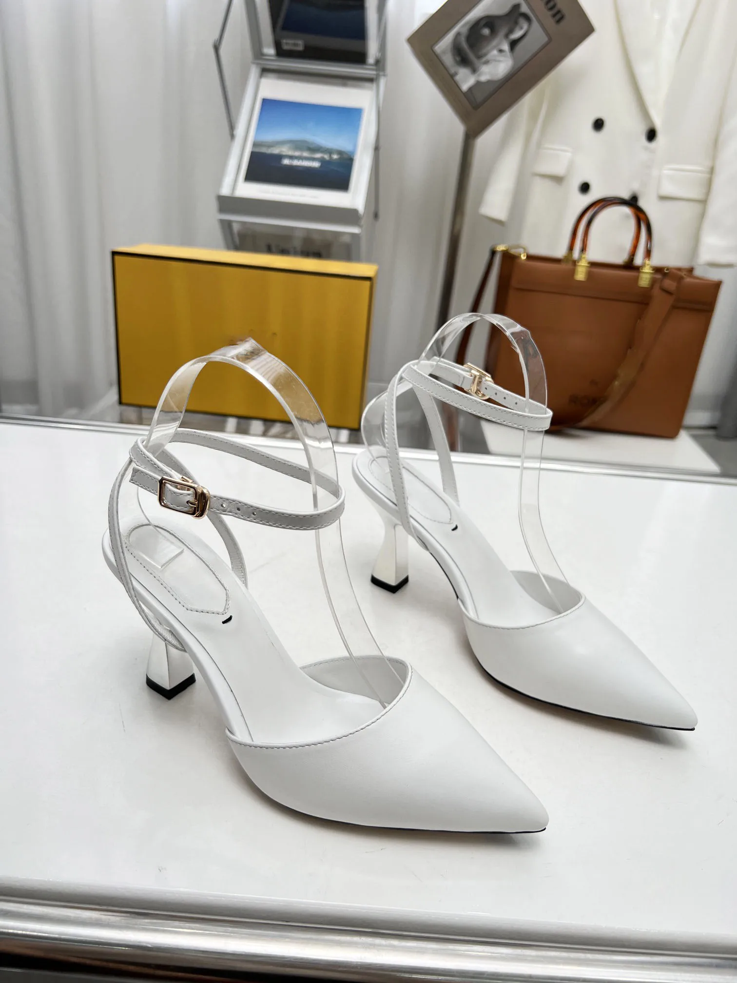 

European and American Fashion Sandals 24 Summer New French Pointed High Heel Sandals One line with Thin Heel High Heel Sandals S