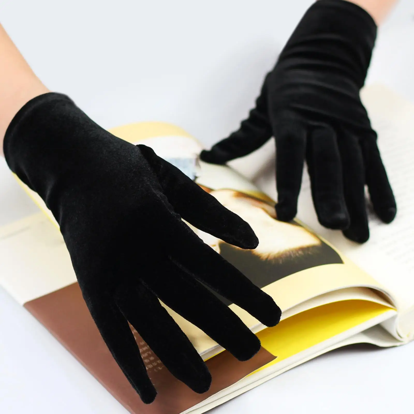 

Elegant Short Velvet Gloves Wrist Length Dancing Gloves for Party Costume Supplies