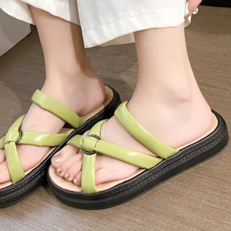 

Тапки женские на плоской платформе, летняя удобная обувь, Нескользящие однотонные на плоской подошве, повседневные шлепанцы, 2024