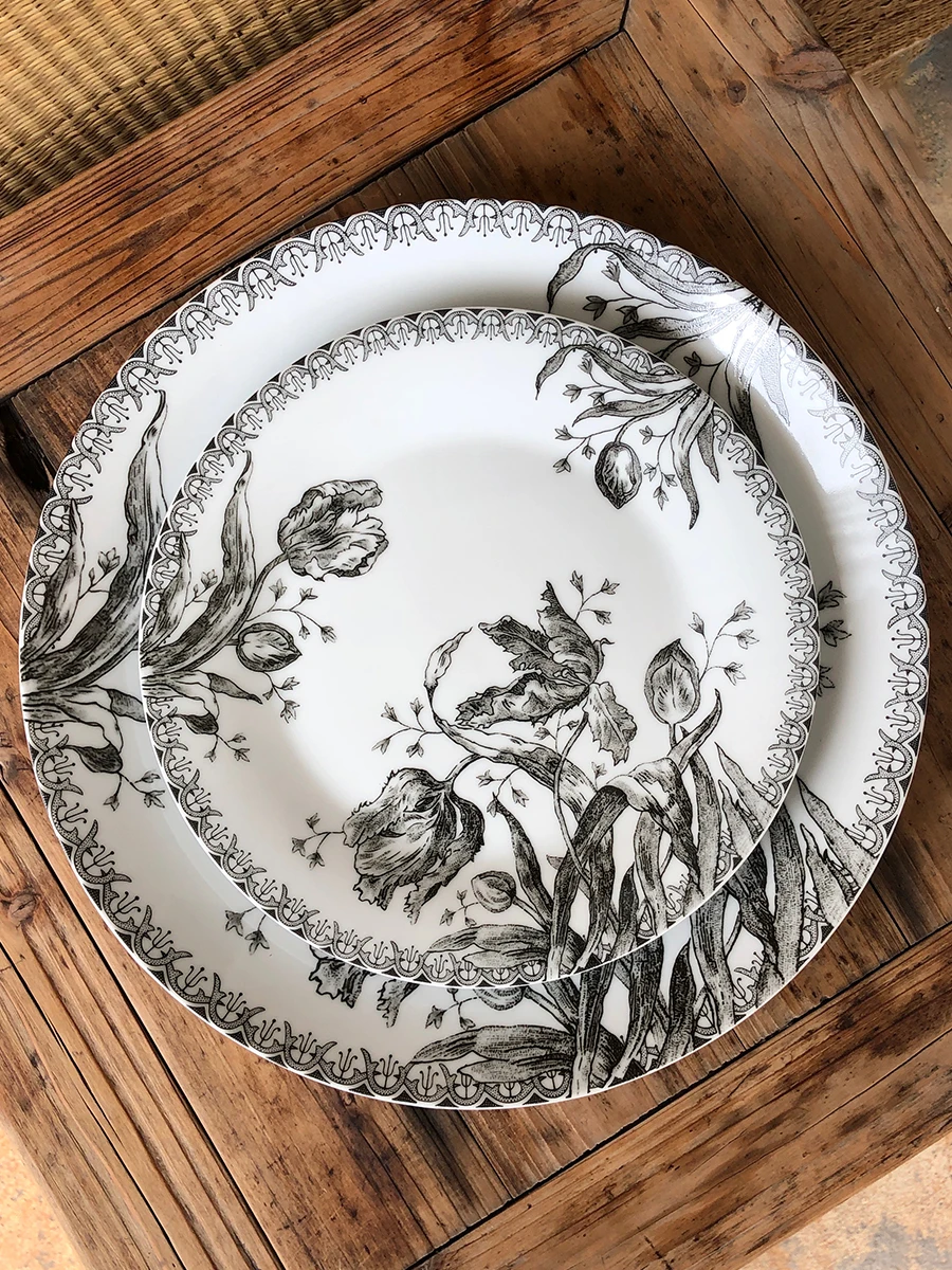 

Premium Black Tulip Dining Plate French Art Western Soup Plate Cutlery Medieval Vintage Plate
