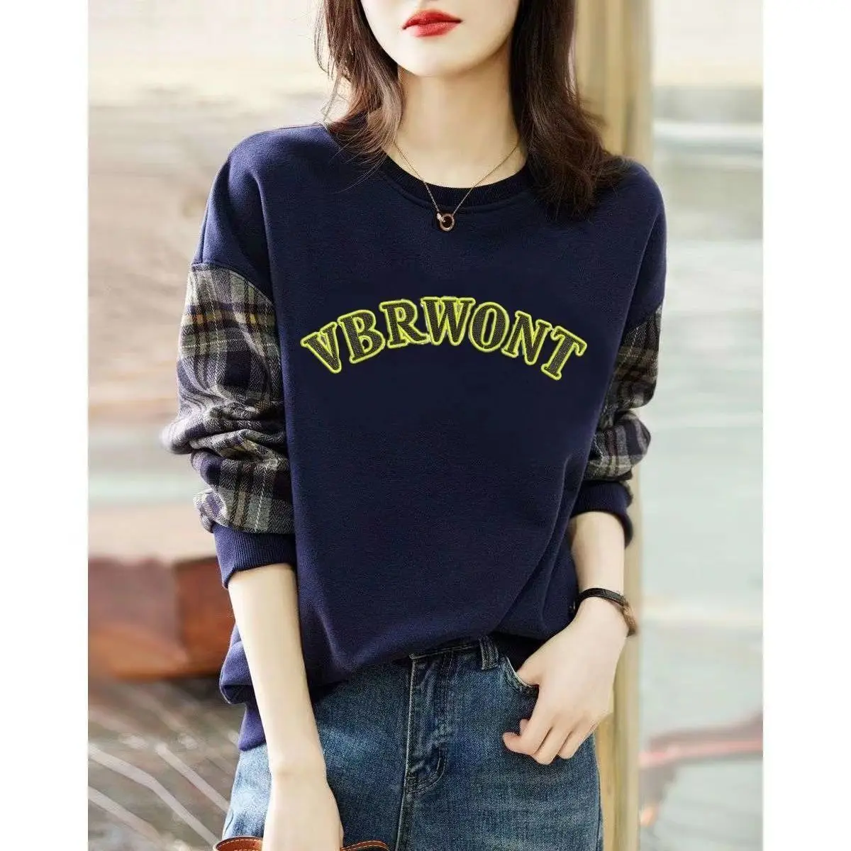 2023 Winter Women's New Fashion Embroidery Thickened Round Neck Long Sleeve Panel Printing Comfortable Versatile Sweater