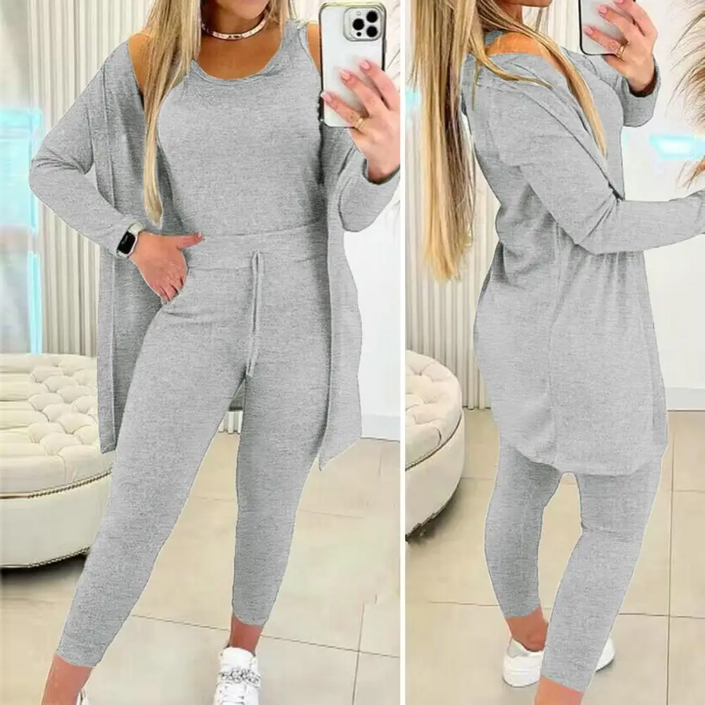 You deserve this short women's 3-piece suit. This women's casual set is a must-have for your travels.