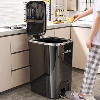 Pedal Trash Can 1