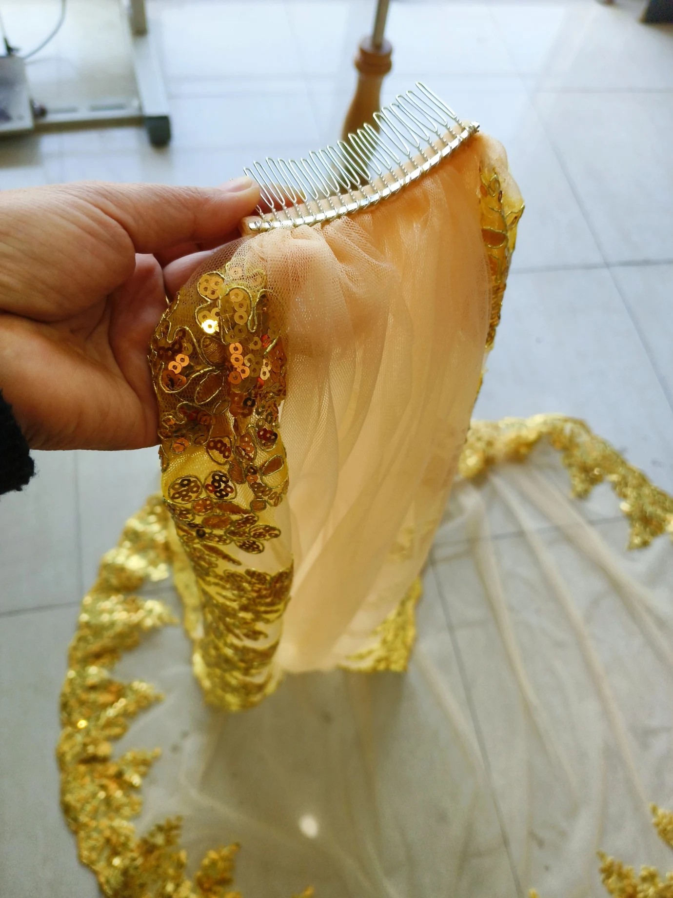 Gold 3Meters Wedding Bridal Veil Long Bride Luxurious Cathedral Veil Train Shiny Bling Bling Sequins Bridal Accessories
