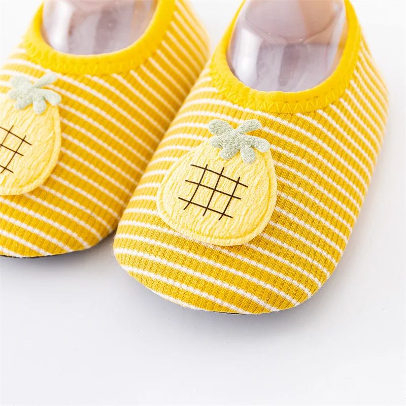 حذاء طفل خفيف مانع للانزلاق شوز لين للأطفال الرضع برسومات لطيفه جديد ملابس اطفال ترند