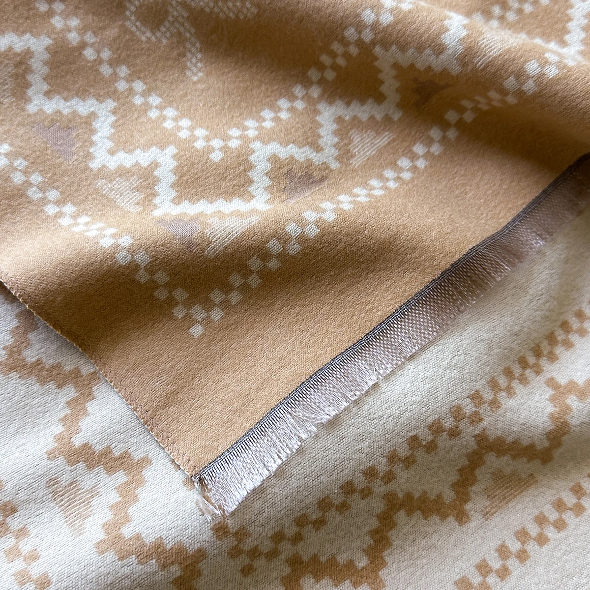 2025 New Brand Elegance Bow Print Scarf Soft Warm Fringe Pashmina Shawl Autumn and Winter Outdoor Coldproof Windproof Blanket