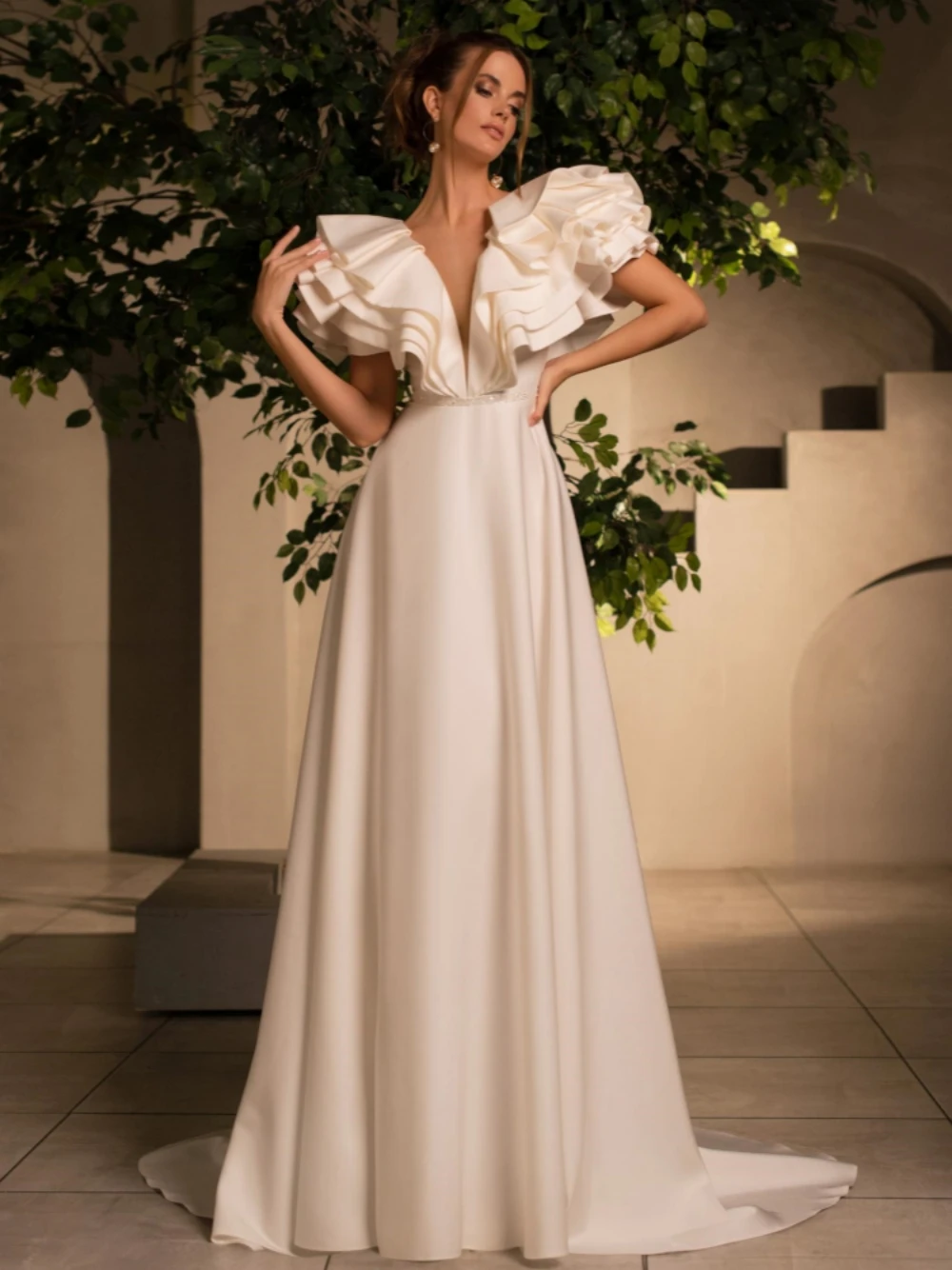 Рисунок 4 - Женское атласное платье с коротким рукавом