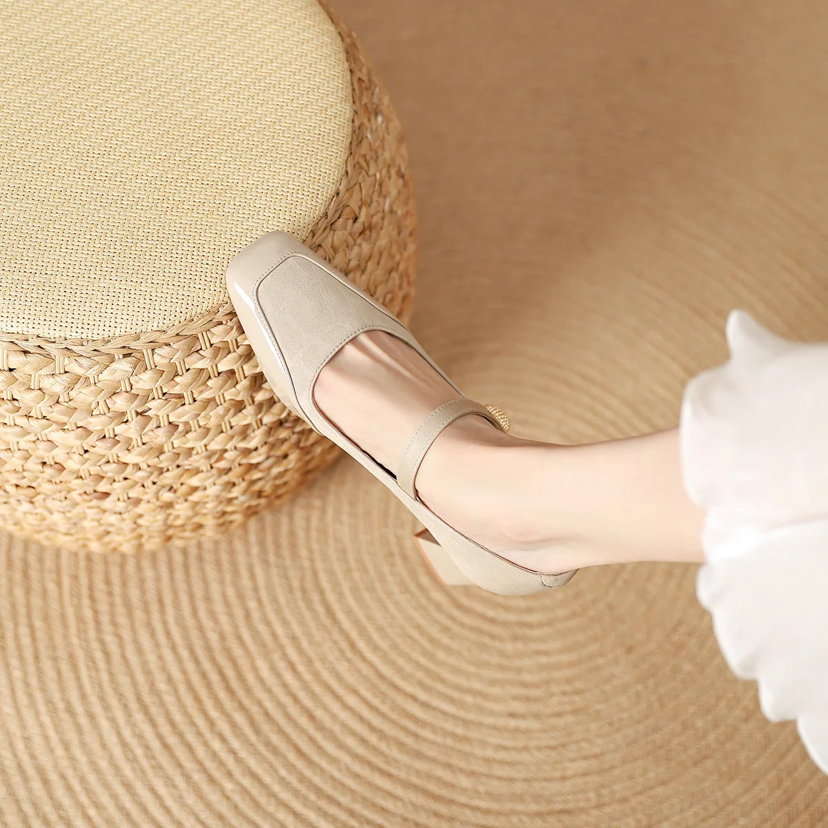 New French Retro Red Mary Jane Shoes Women's Lacquer Leather Fashion Versatile High Heels Thick Heels Comfortable Single Shoes