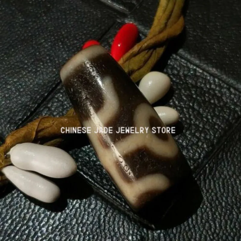 

Antique Magic Old Tibetan Agate *Guiren* Amulet Broken Dzi Bead B0913