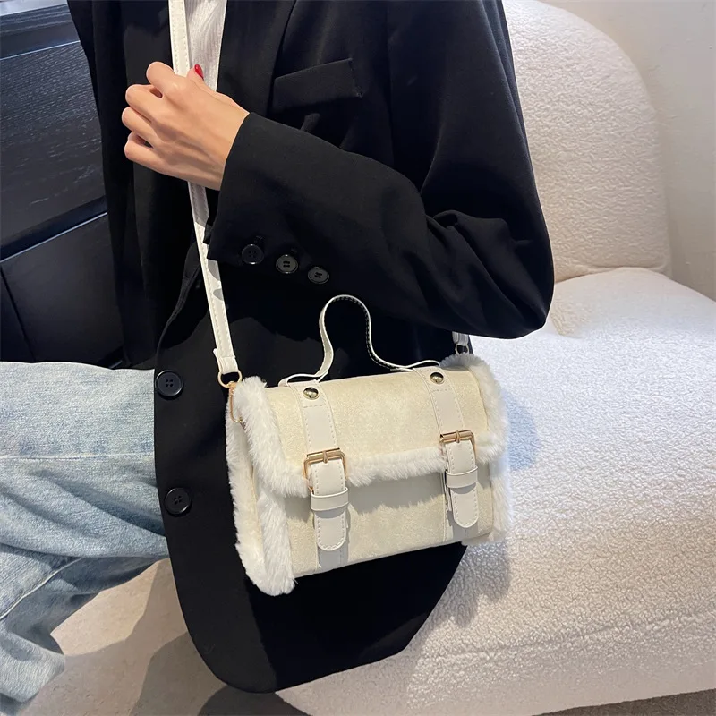 

Winter Crossbody Bags for Women Shoulder Bag New Lamb Plush Velvet Bag Lady Small Square Handbag French Korea Style ショルダーウォレット