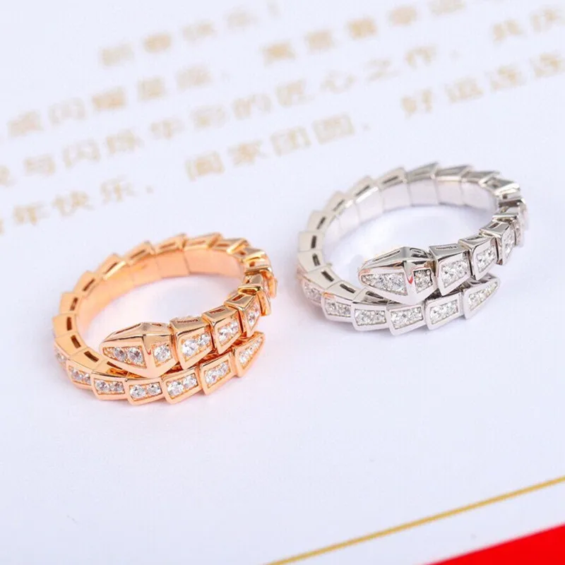 

Женское кольцо из серебра 925 пробы, с фианитом