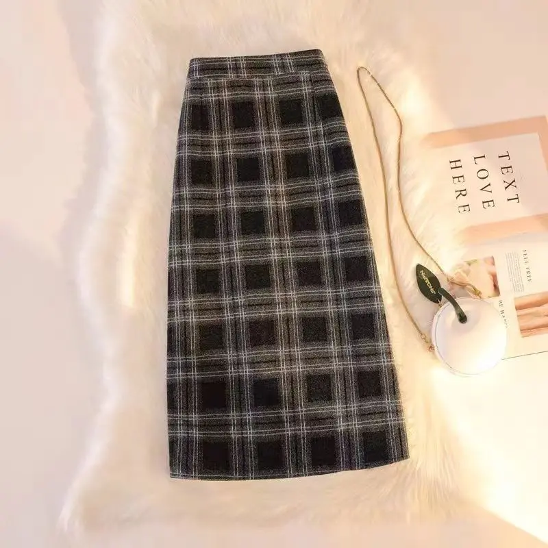 Checkered Half Skirt Women's 2023 Autumn/Winter New Vintage Versatile Elastic High Waist Slim A-line Warm Mid Length Dress