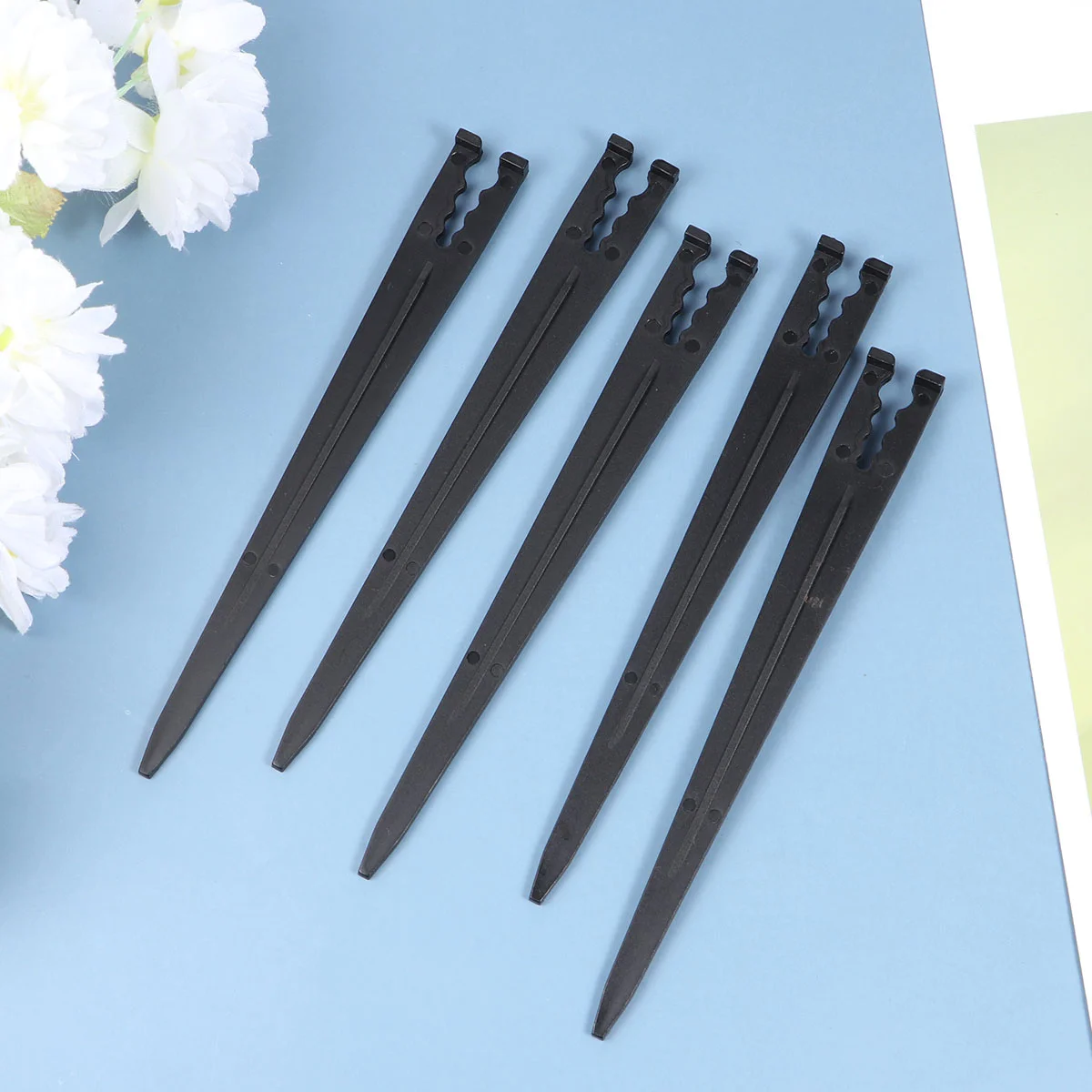 

50PCS Irrigation Drip Support Stakes 1/ 7 3/ 5 Tubing Hose Holder for Vegetable Gardens Flower Beds Plants Greenhouse