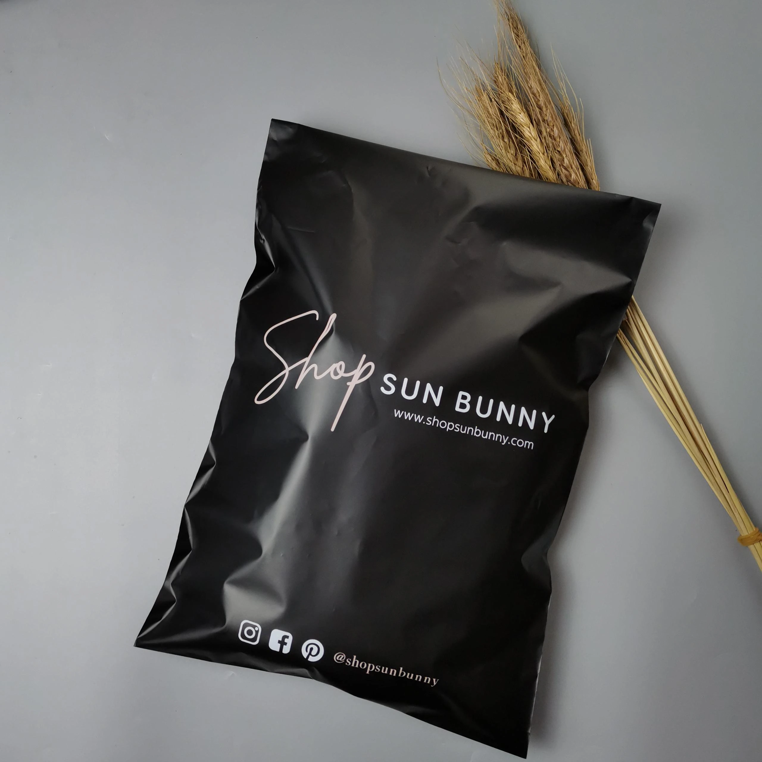 500pcs Custom Printed Logo Design Waterproof White Black Poly Mailers