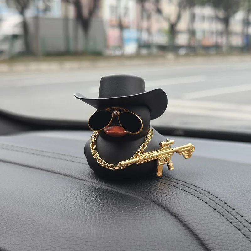 Cowboyhut-Enten, trendige Auto-Armaturenbrett-Dekoration, Gummi-Ente, Büro-Auto-Dekoration, Ornament, schwarze Ente mit Sonnenbrille, Halskette – Detail 1