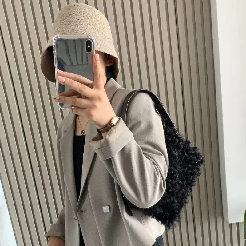 Winter Little Fleece Women's High End Solid Color Fashion Phone Bag Korean Outdoor Travel Bag Girl Gift New Style