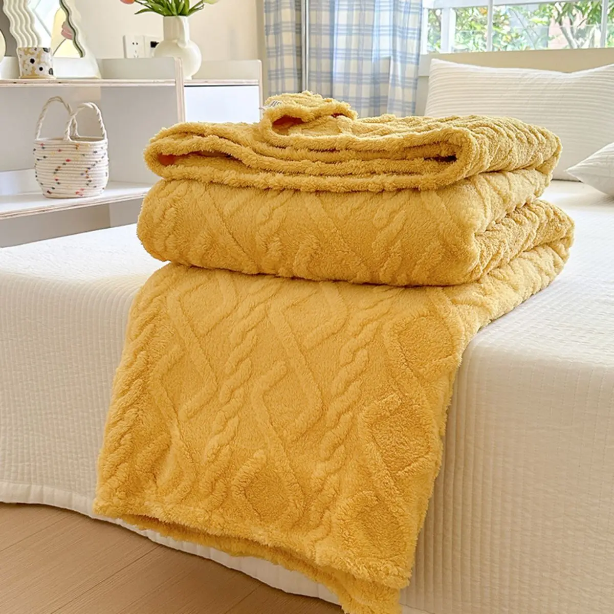 Fashionable Tafu Velvet Blanket, Skin Friendly, Comfortable and Soft Blanket, Suitable for All Seasons 3