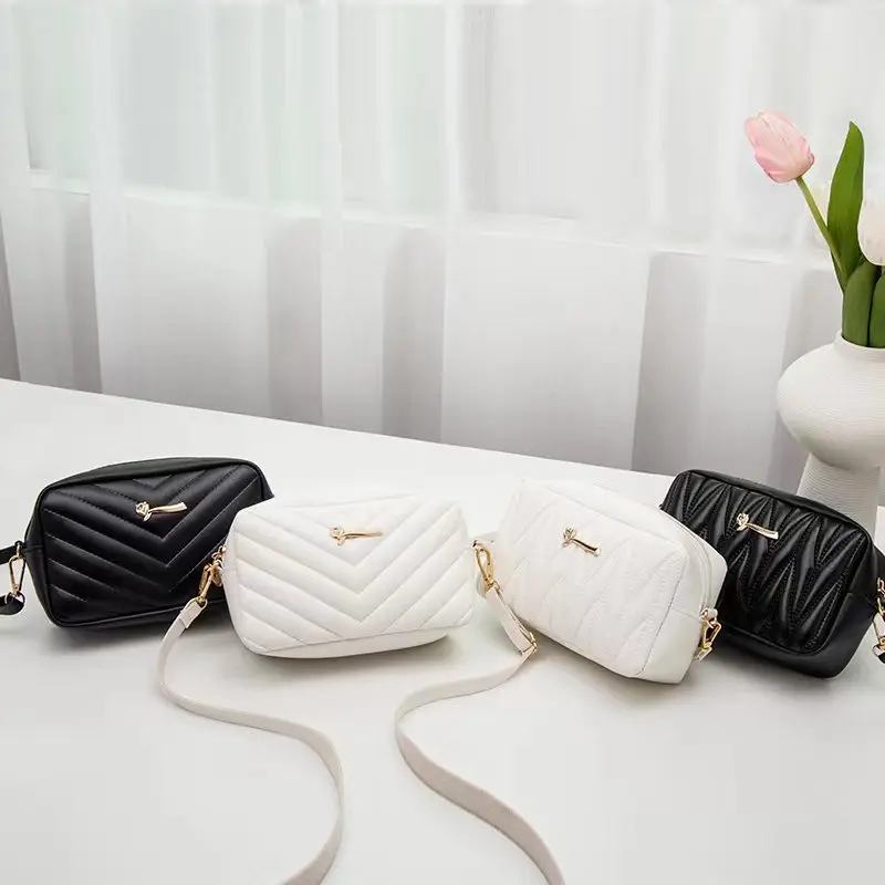 

Fashion embroidery makeup bag 2024ladies foreign trade women's bag V ripple pattern crossbody women