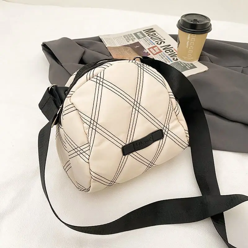 

Shoulder Bag Multifunction Messenger Bag Small Square Bag Big Capacity Bag Crossbody vial with Skall in Stoff Design
