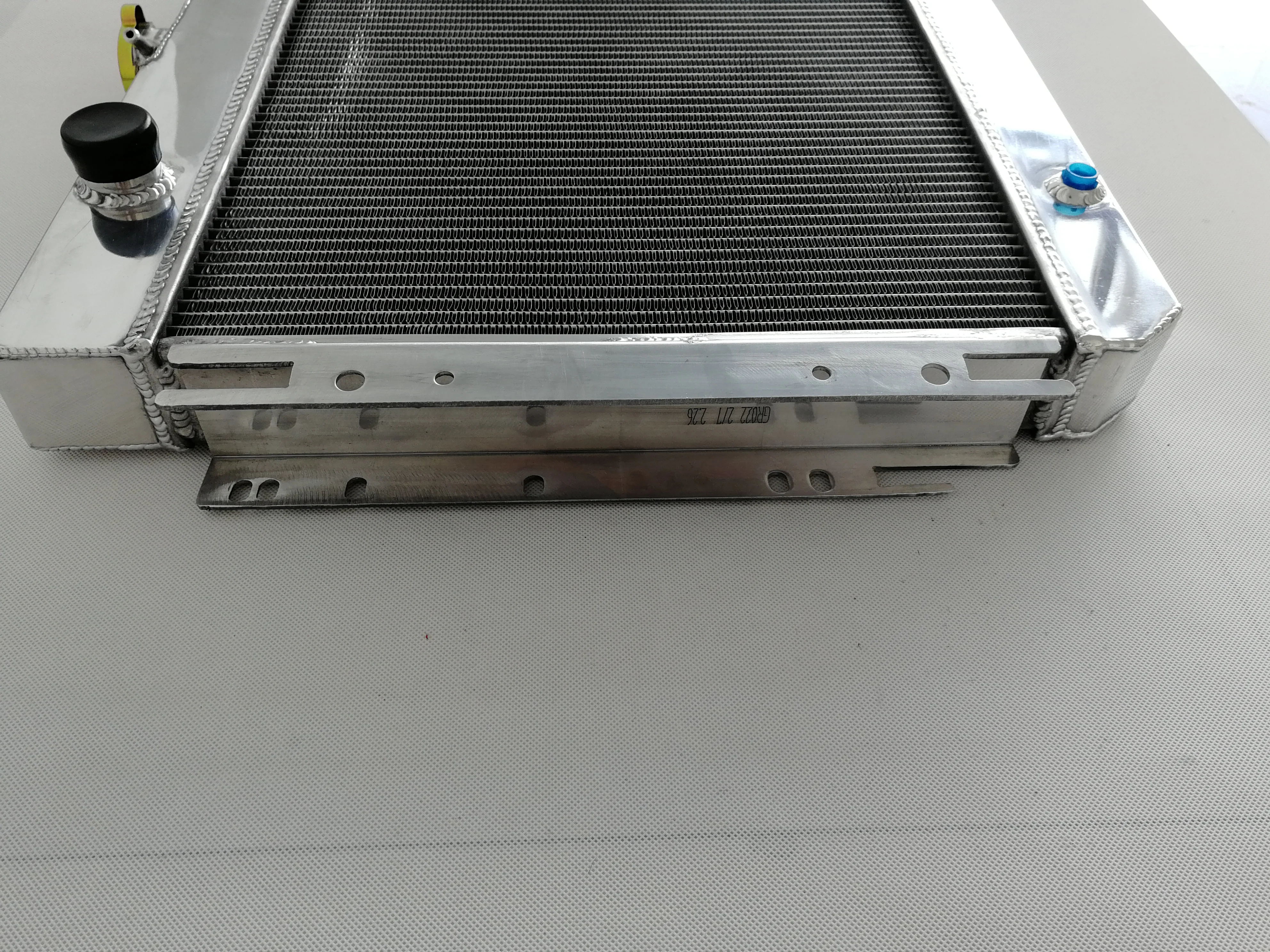 シボレー　インパラ　アルミラジエター　59-68 シボレー インパラ アルミラジエター 59-68 - メルカリ