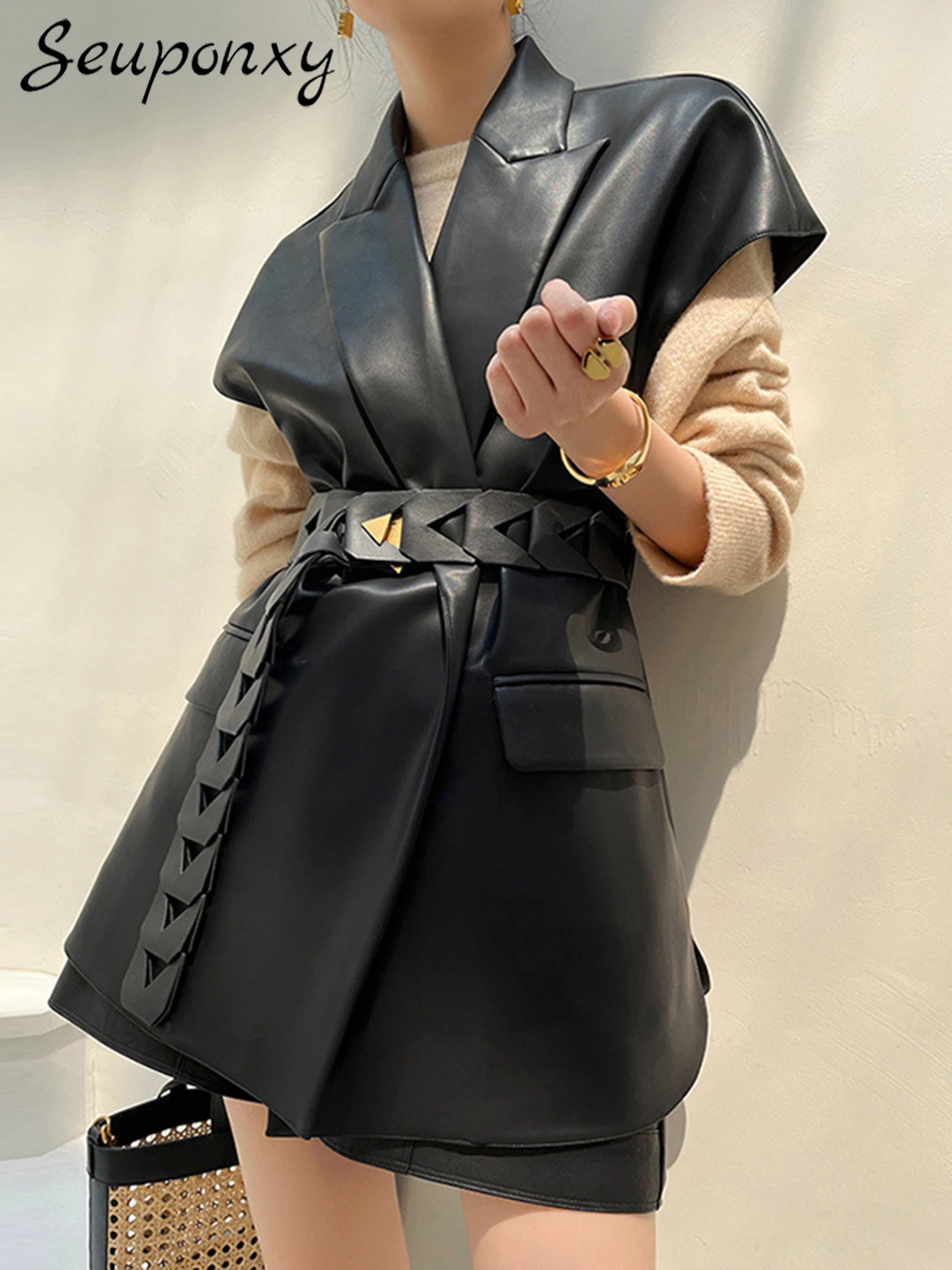

High quality 2023 Autumn New Fashion Women's PU Leather Blazer Sexy V-neck Sleeveless Belt Vest Mid length Layup Tank Top Blazer