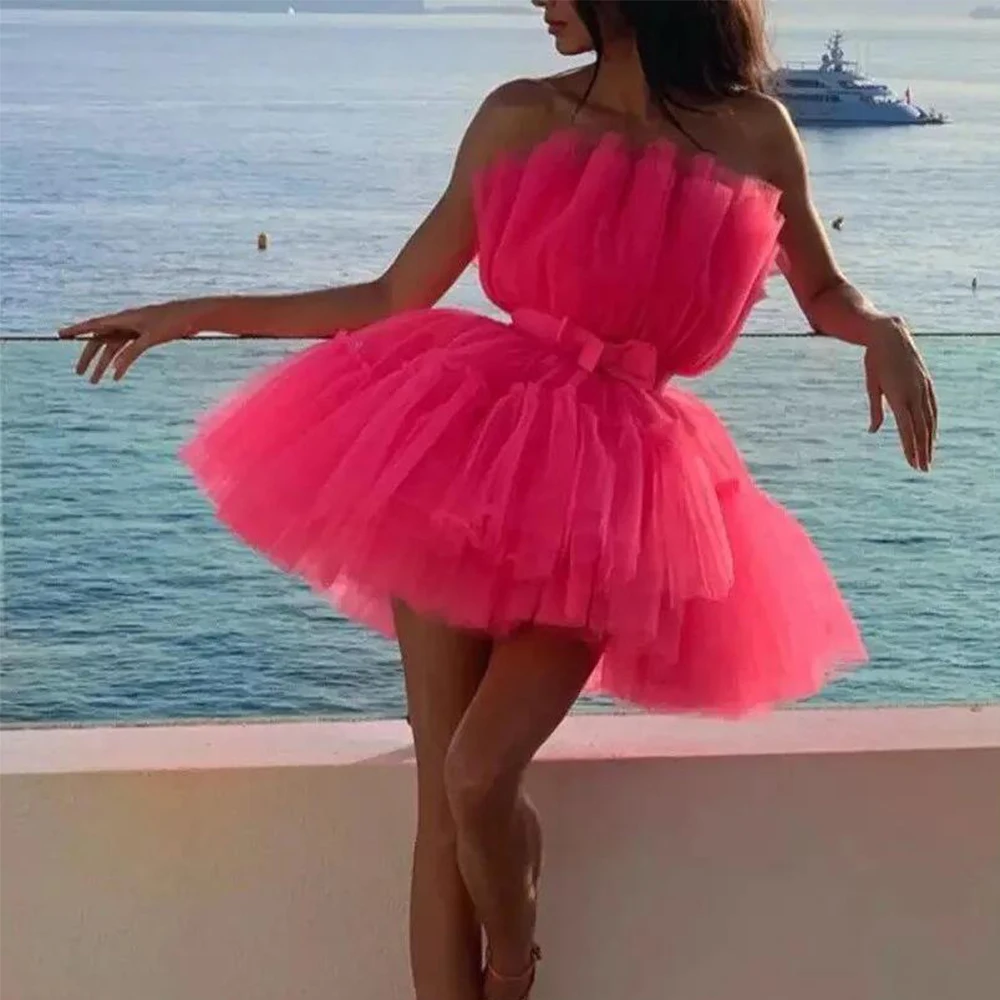 Gorąca różowa bufiasta sukienki koktajlowe linia bez ramiączek bez rękawów z paskiem krótkie suknie dla kobiet powyżej kolan Vestidos De Fiesta