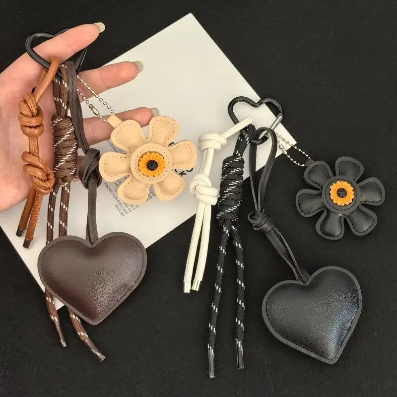 Vintage PU-Leder Blumenherz Taschenanhänger & Schlüsselanhänger, Handgefertigter Boho-Taschenanhänger für Frauen, Ästhetisches Accessoire für Tragetaschen