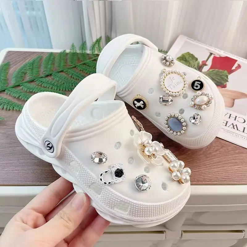 Girls\' Hole Shoes Fashion Outwear 2023 Summer New Water Diamond Pearl Decorative Slippers Anti Slip Home Outdoor Beach Sandals