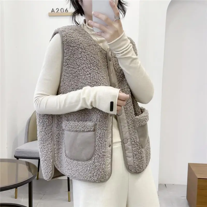 

Autumn and Winter New Waistcoat Female Short Outside Take Female Fashion Warm Vest